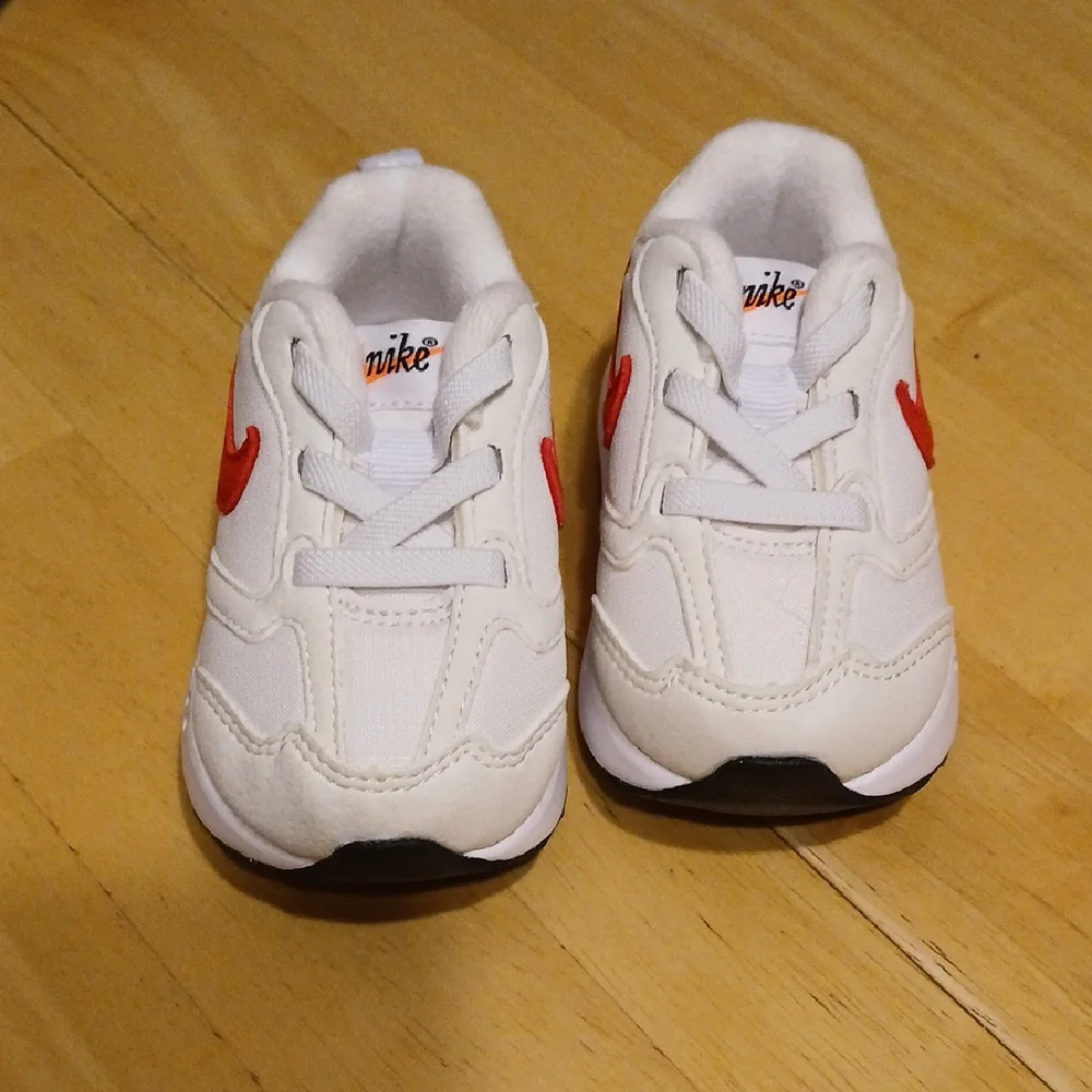Nike White and Red Sneakers with Classic Design - Picture 2 of 5